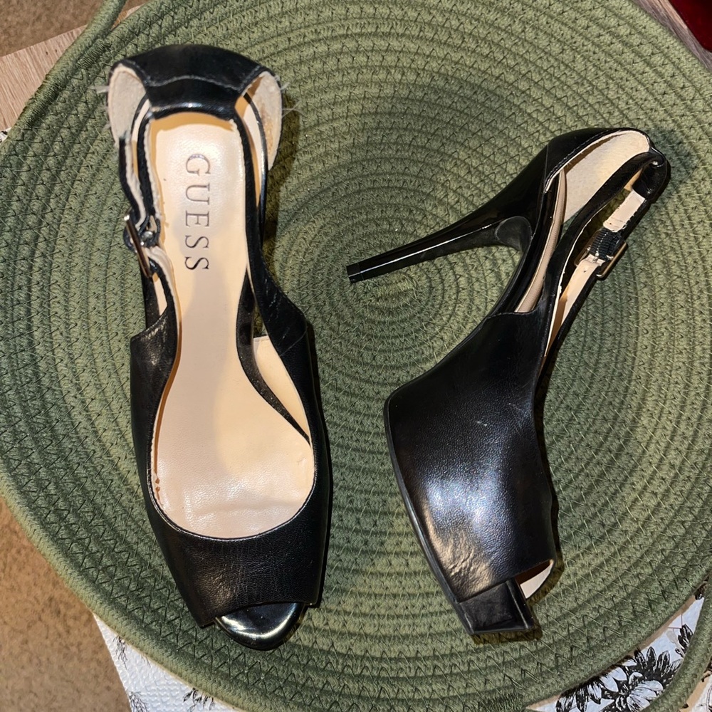 Black cut out pumps